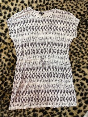 Hilary Radley Casual Drawstring Waist Tee Dress in White and Gray